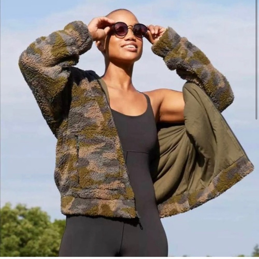 Aerie Oversized Camo Sherpa Hooded Jacket XXS
